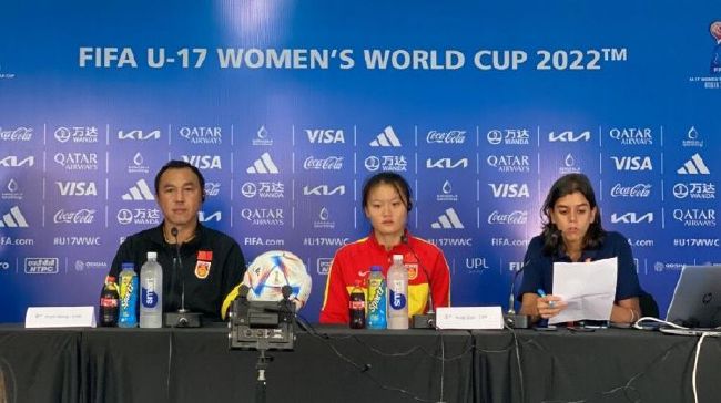 美女露久久